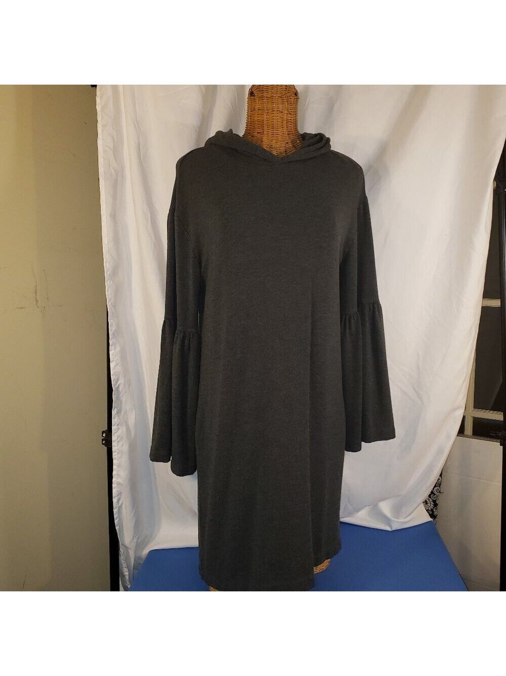 Workshop Gray Long Sleeve Hooded Midi Dress - M